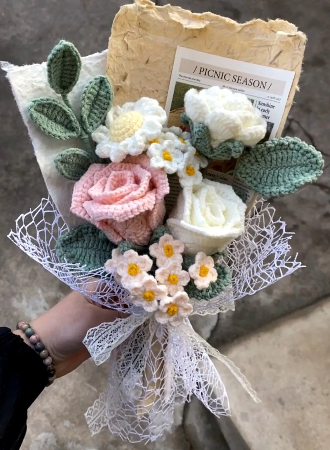 bouquet flores crochet hecho a mano.jpg